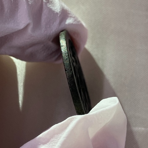 和同開珎の側面の写真