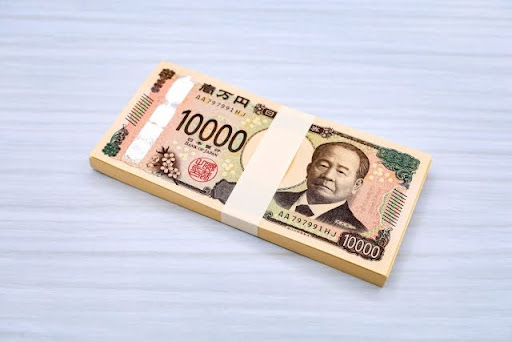 おもちゃの100万円札を持つ時の注意点