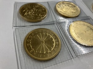 御在位60年記念10万円金貨