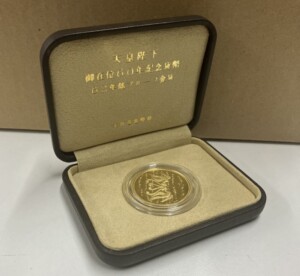 御在位60年10万円金貨のプルーフ版の外箱