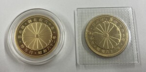 昭和62年の御在位60年10万円金貨のプルーフ加工版