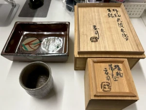 濱田庄司 塩釉湯呑・柿釉丸紋赤繪角鉢